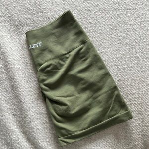 Alphalete Amplify Shorts (Green)